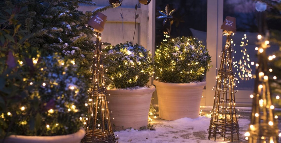 Faîtes entrer la magie de Noël au bureau avec une décoration réussie